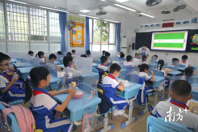 神兽归笼广州小学生复课现场