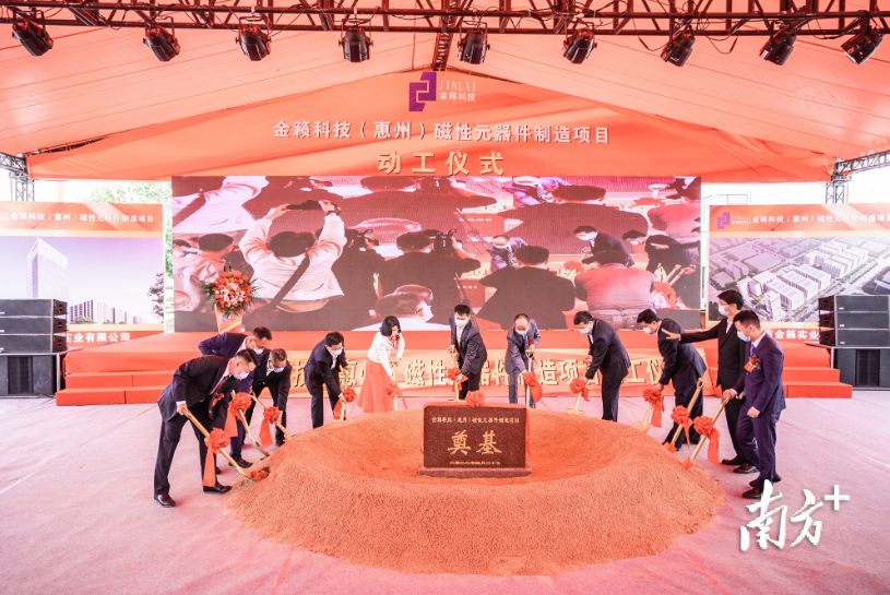 南方+ 王昌辉 制图