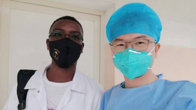 援非日记34|“老师的针灸手法很赞，像中国功夫一样”