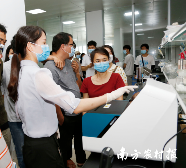 电白区水产病害核酸快速检测新设备操作技术培训活动现场。