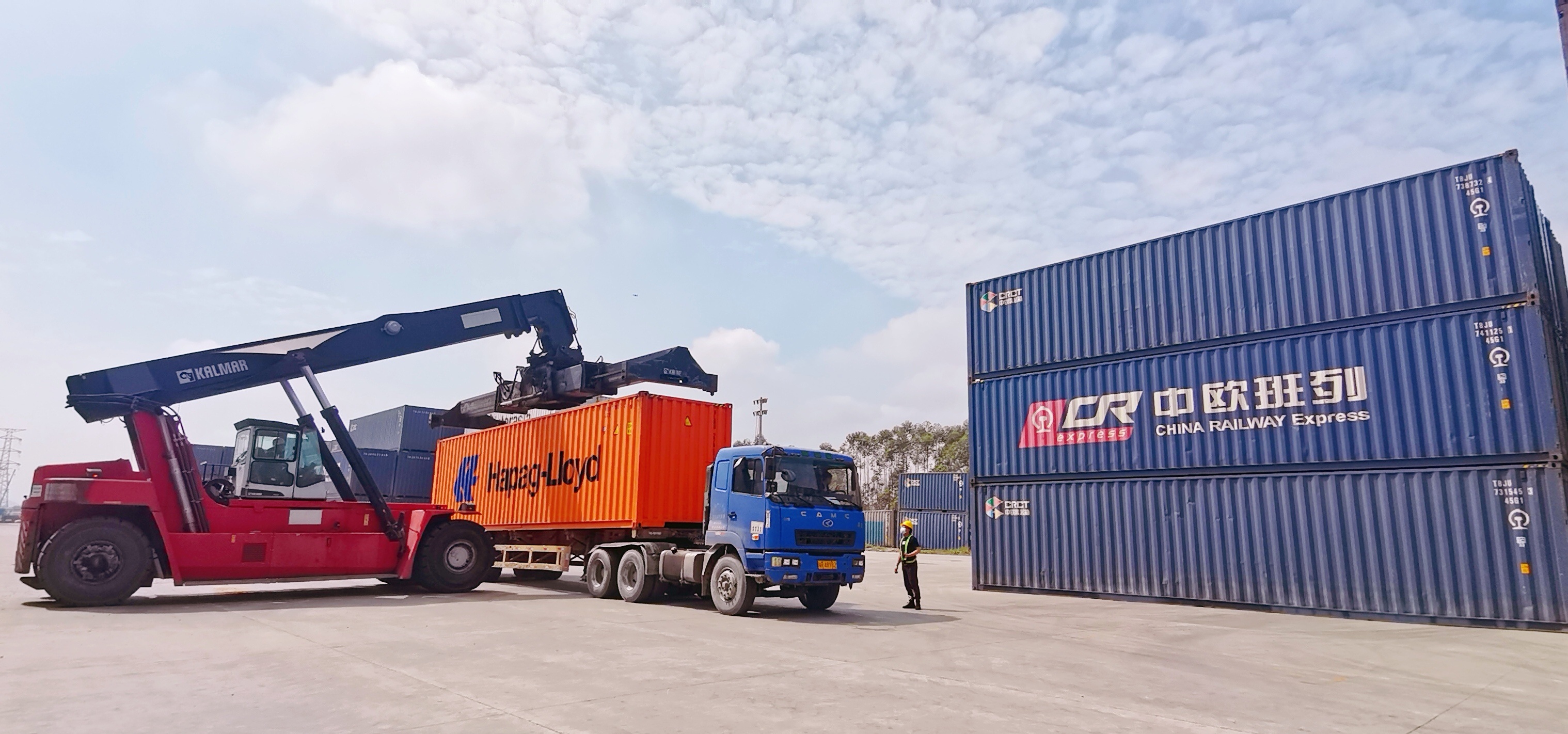 “江门号”中欧国际货运班列即将首发。 “江门号”中欧国际货运班列即将首发。