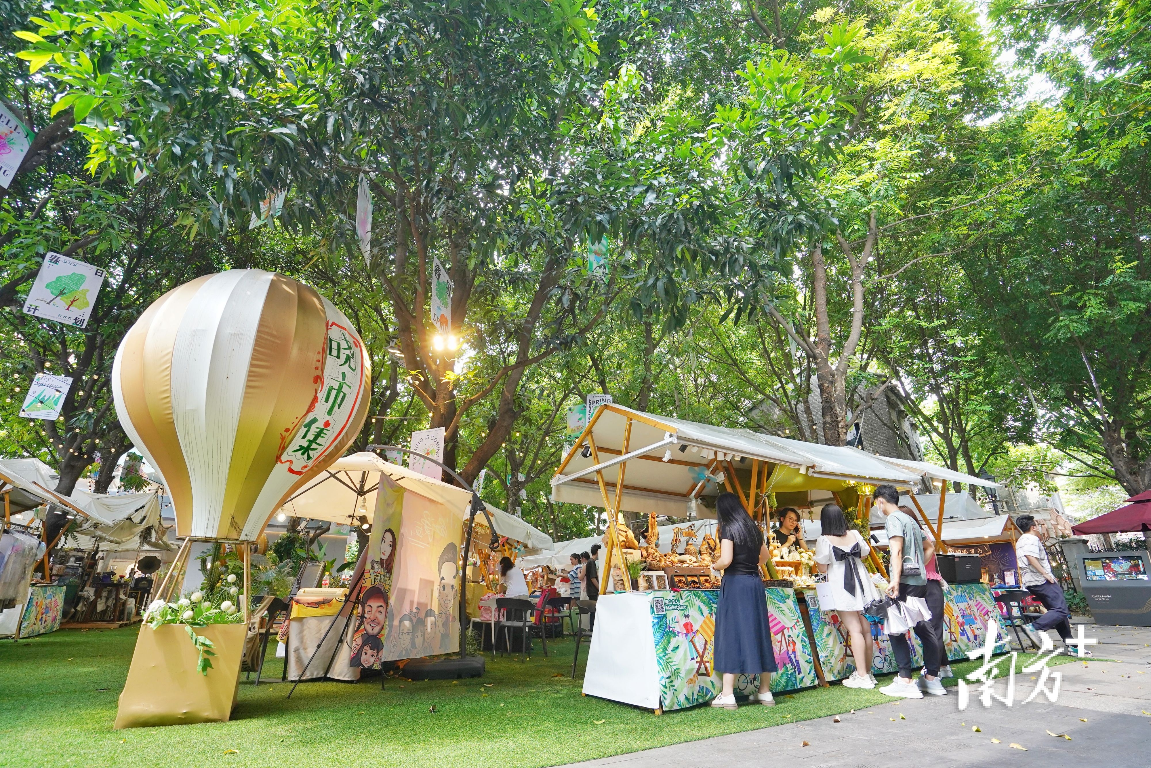通过特色市集吸引年轻人来淘货,岭南天地人气持续提升.