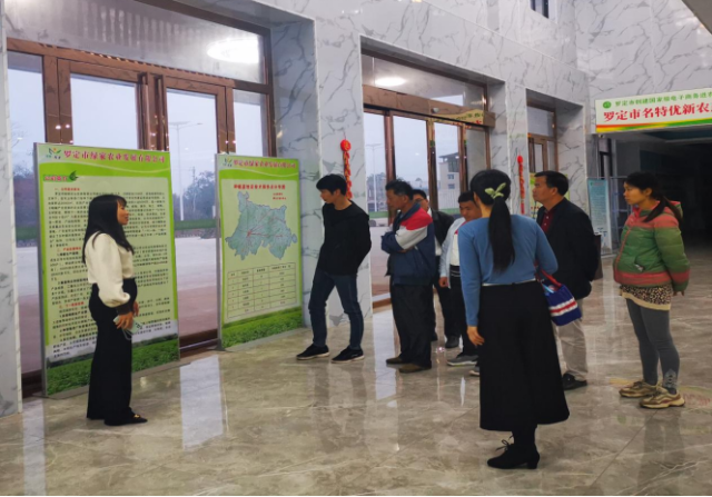  古范村驻村第一书记和村两委干部到罗定市绿家农业发展有限公司考察