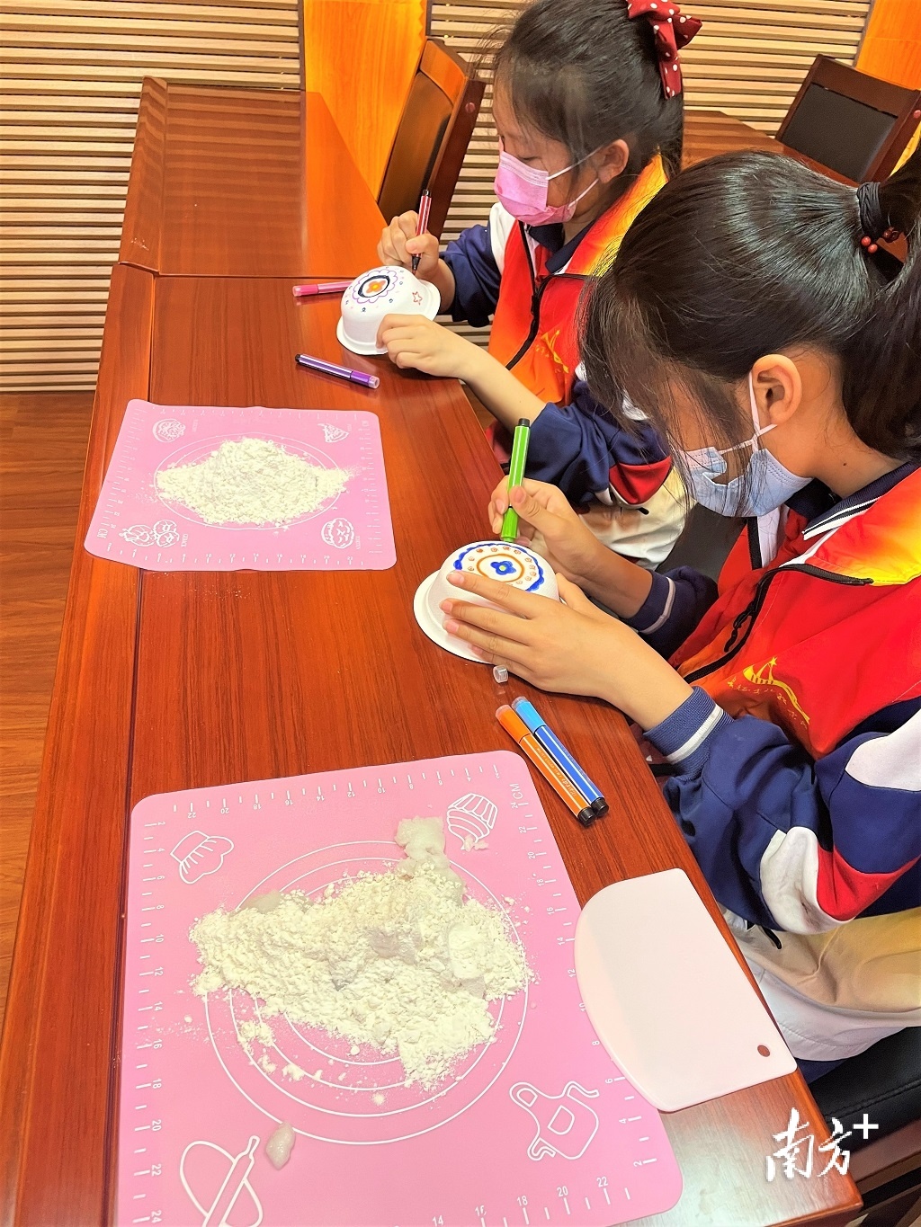 手绘红军碗。 手绘红军碗。