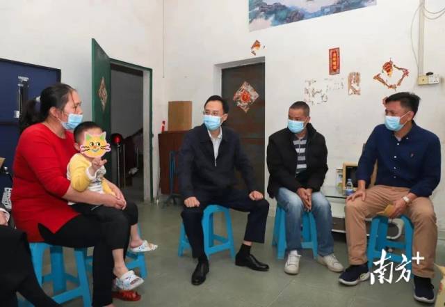 近日，南方+专访桥头镇镇长刘锦棠，分享推动未成年人保护工作的经验。