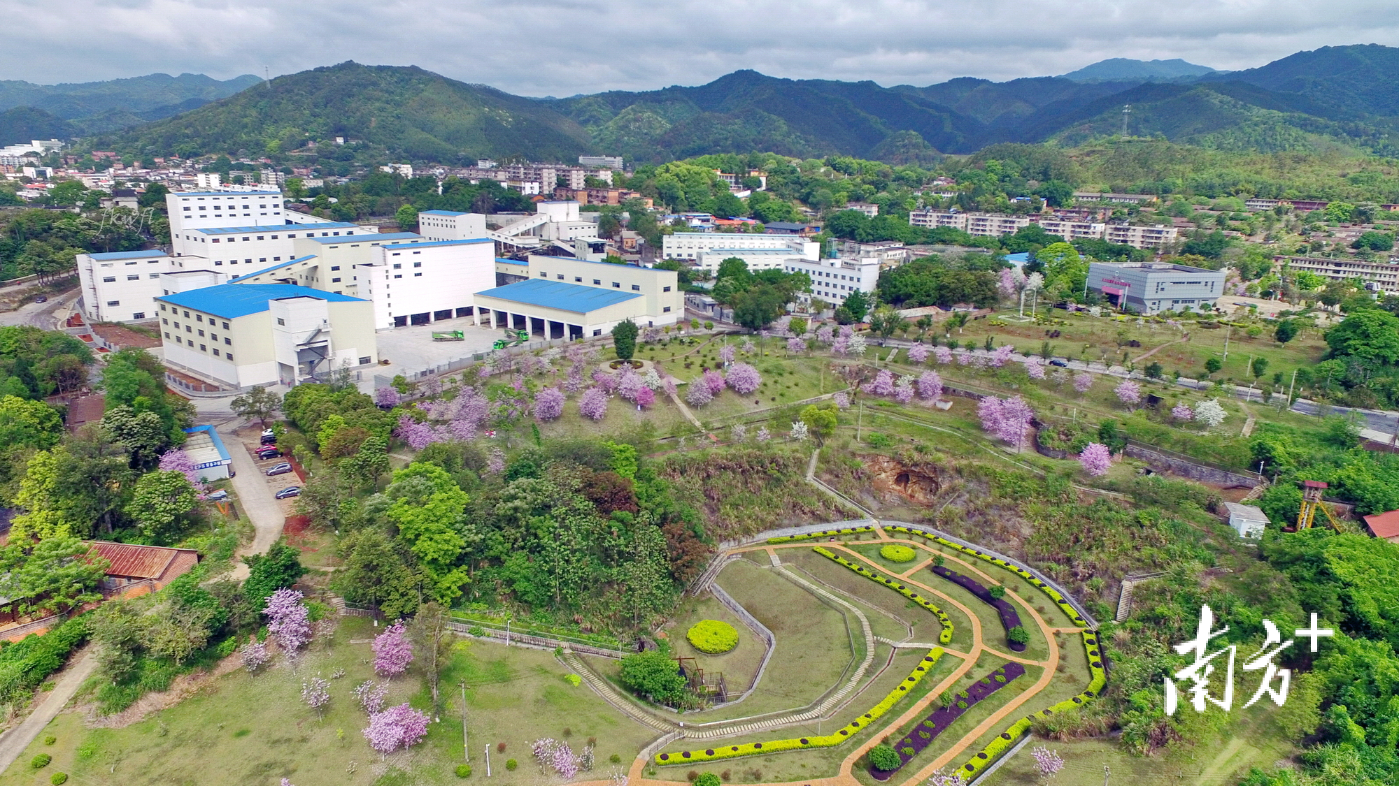 仁化县董塘镇凡口矿"厂区变园区,产区变城区"改革试点初显成效.