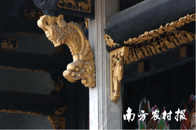沙涌村祠堂建筑上的鳌鱼木雕。图/郑少锋
