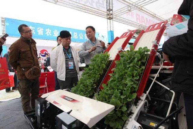 第十四屆廣東種業(yè)博覽會農(nóng)機(jī)農(nóng)藝展示現(xiàn)場。