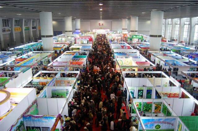 2009年廣東種業(yè)大會館展現(xiàn)場,，人山人海。