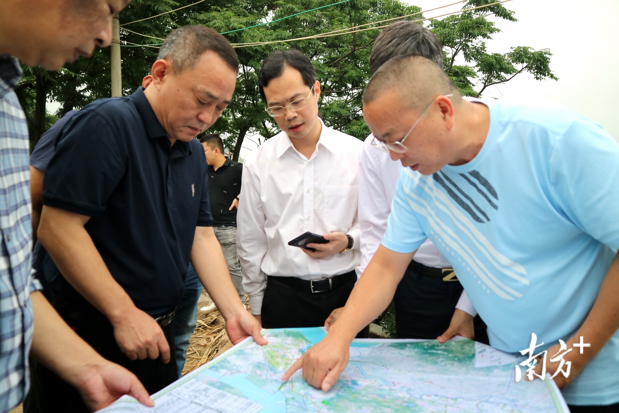 潮阳区区长尤朝东带队到棉北三屿围城防工程连接段等地督导检查.