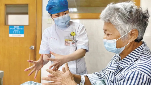 致敬“白衣天使”！李辉：做“有温度”的护理人