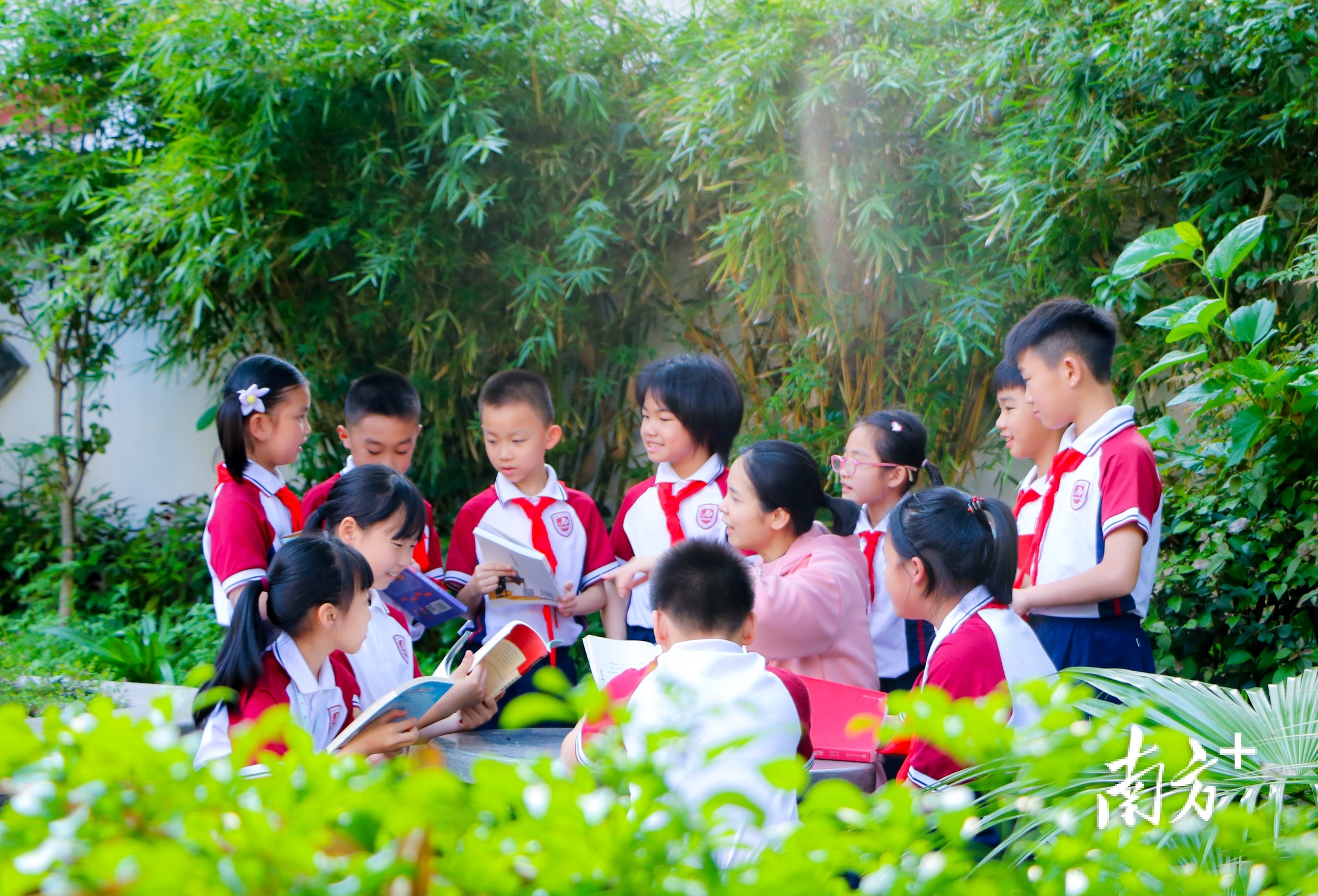 肇庆市第一中学实验学校小学部师生户外阅读分享会。受访者供图