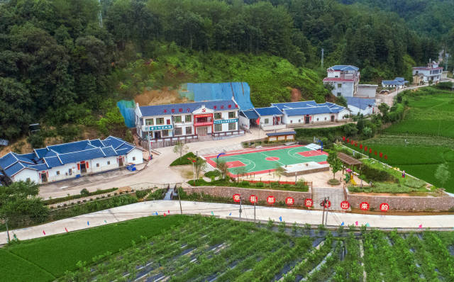 位于平远县美丽乡村示范带上的八尺镇黄沙村。