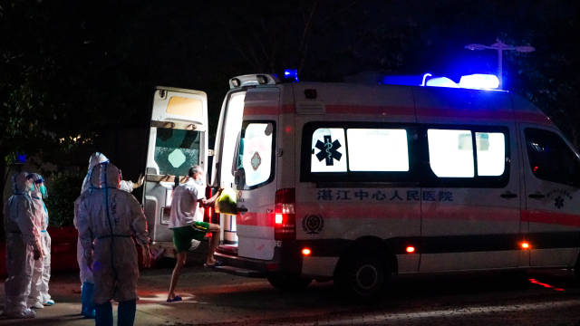 湛江本轮第一批2名本土新冠病毒感染者出院。 湛江本轮第一批2名本土新冠病毒感染者出院。