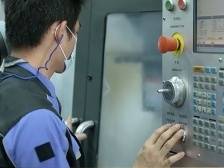 年轻人进厂：除了待遇，这个“标配”也很重要｜走读工业互联网