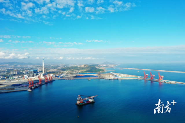 图为茂名港博贺新港区.黄海和 摄