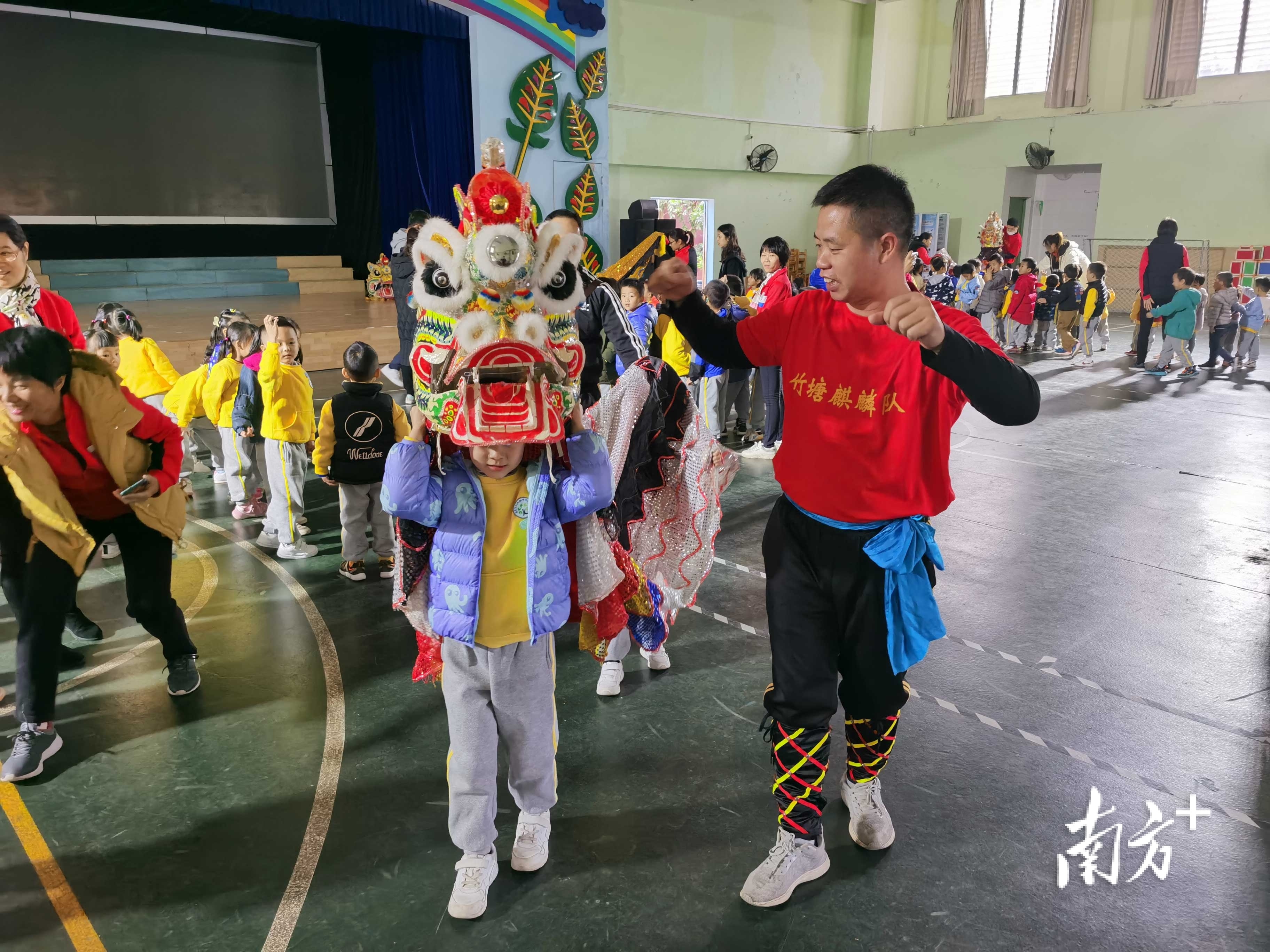 近日,广东省人民政府公布第八批省级非遗代表性项目名录,凤岗镇竹塘村麒麟舞成功入选传统舞蹈类项目。