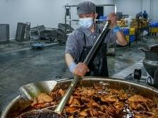 图集+视频｜兴宁鸽“展翼” 飞向预制菜风口