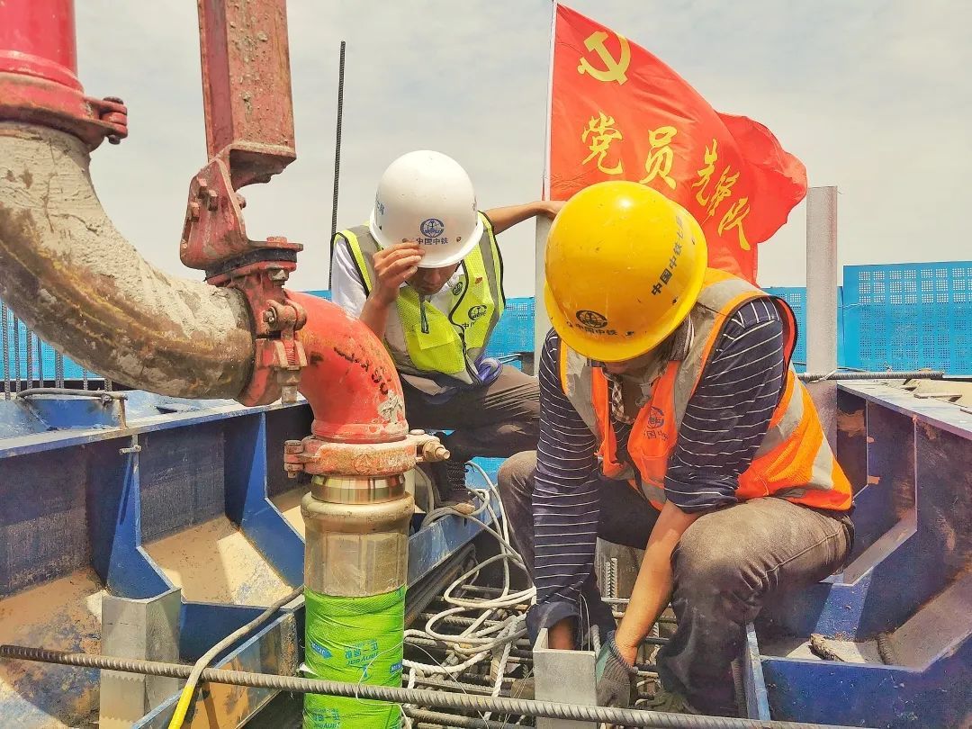 珠肇高铁全线首墩的浇筑现场。中铁七局公司供图 珠肇高铁全线首墩的浇筑现场。中铁七局公司供图