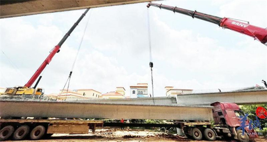 湛江机场高速箱梁吊装施工 资料图