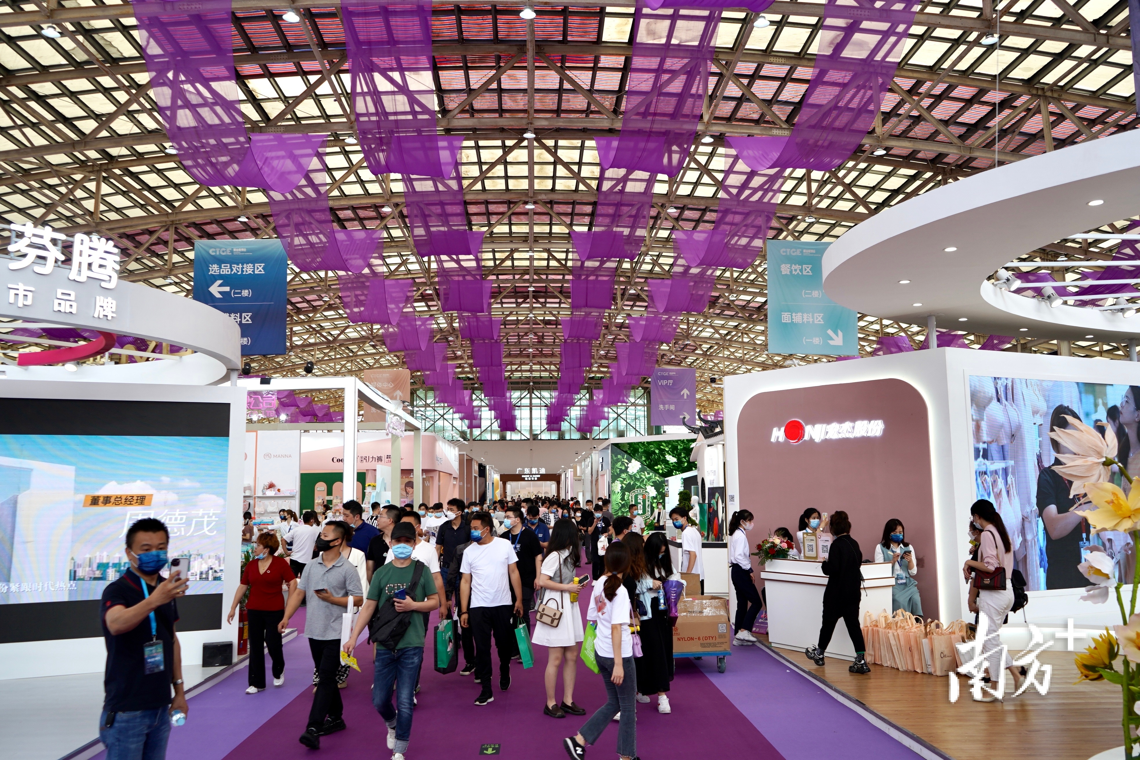    南方+ 余丹 拍摄