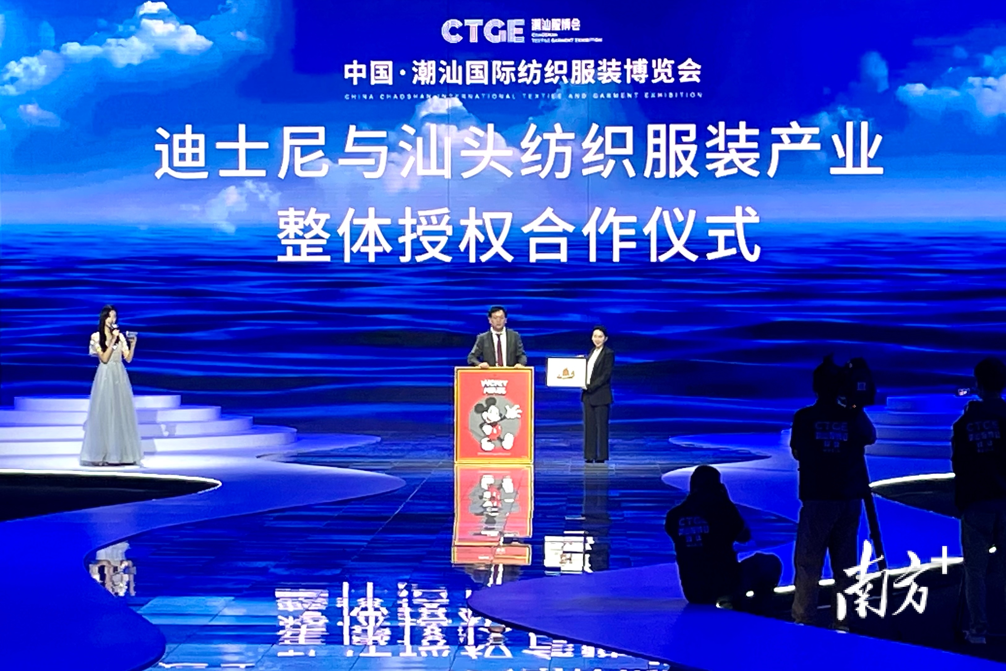    南方+ 余丹 拍摄