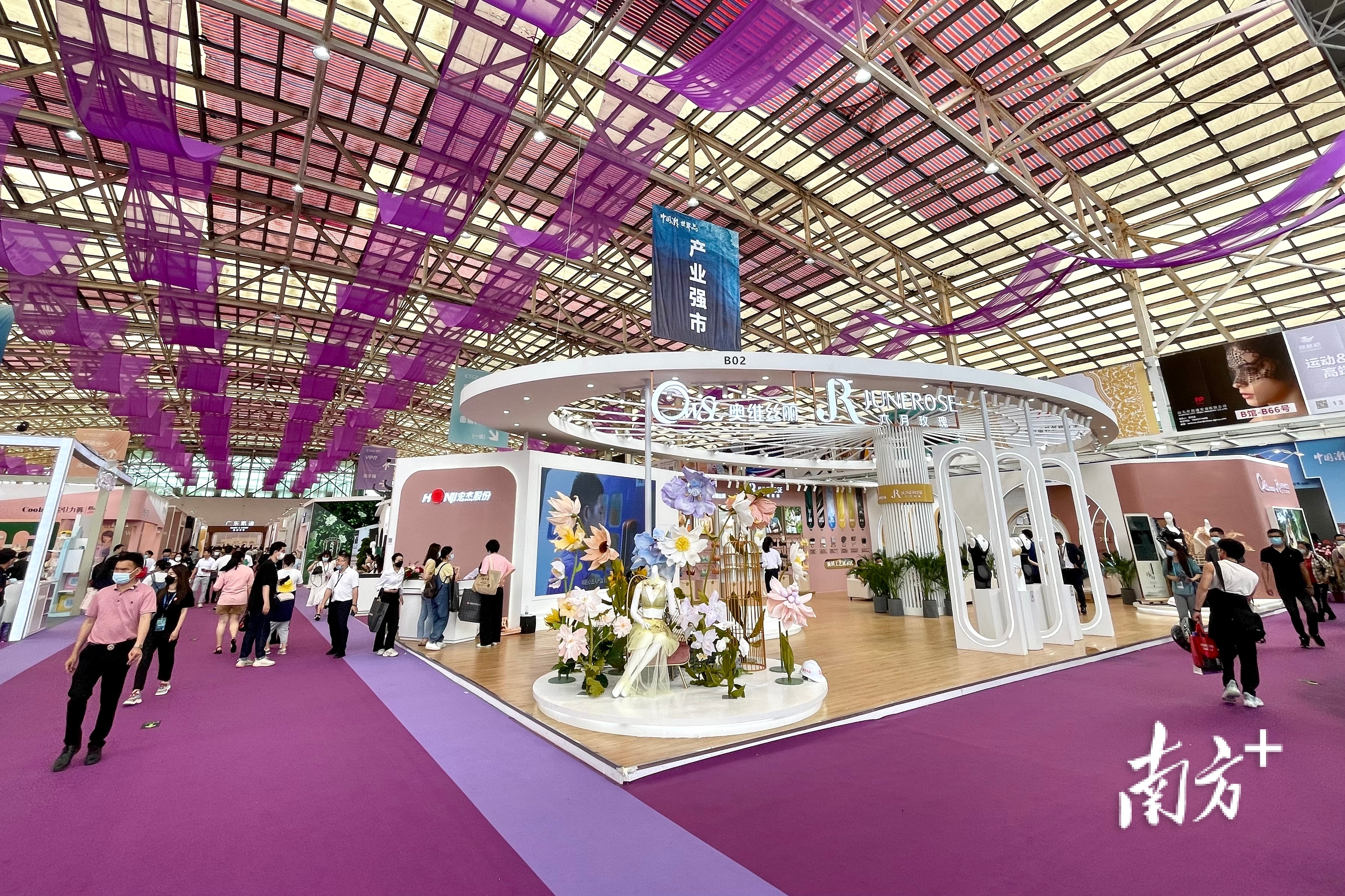    南方+ 王涵琦 拍摄