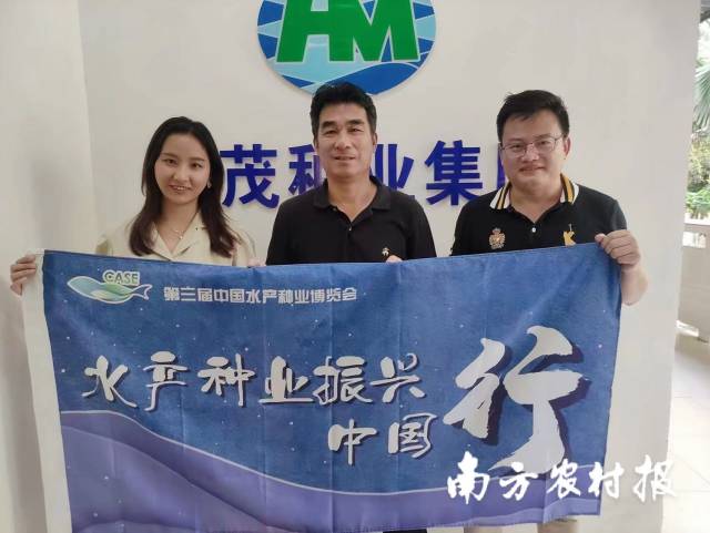 海茂种业科技集团有限公司董事长陈国良（中）  