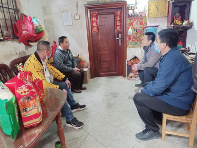 工作隊給監(jiān)測戶提供交通事故法律援助
