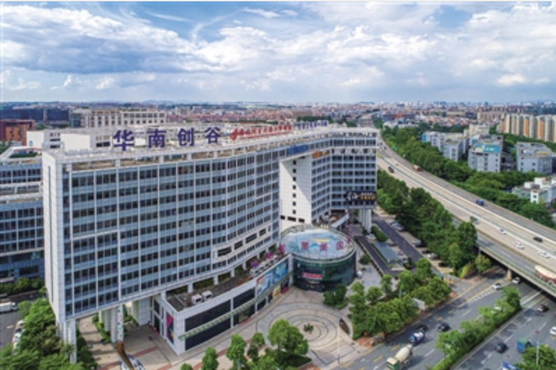 禅城区主要领导及部门负责人与企业家面对面沟通,共同思考、谋划、解决企业发展遇到的困难和问题。图为科创产业云集的华南创谷。/佛山日报记者符诗贺摄 禅城区主要领导及部门负责人与企业家面对面沟通,共同思考、谋划、解决企业发展遇到的困难和问题。图为科创产业云集的华南创谷。/佛山日报记者符诗贺摄