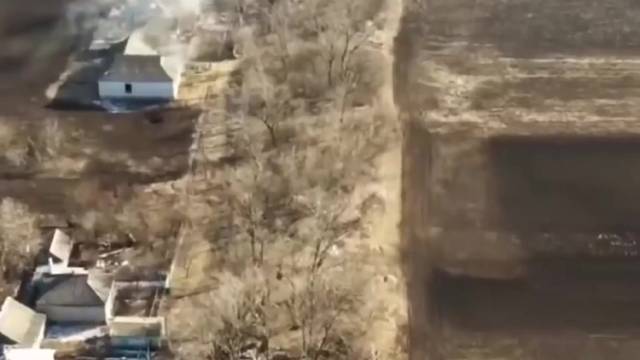 乌军开枪打瘫俄战俘双腿，俄方发布全球通缉令：把他们抓起来