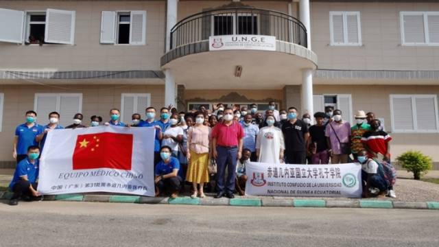 中山医生“开讲”的中医讲座，在非洲赤几国立大学受欢迎