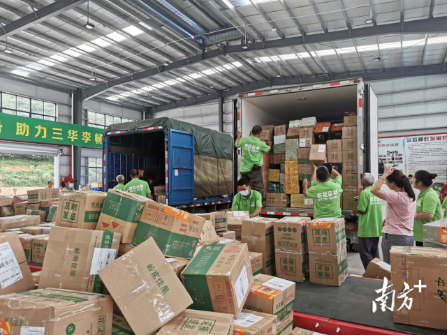  电商助力，李香飘全国