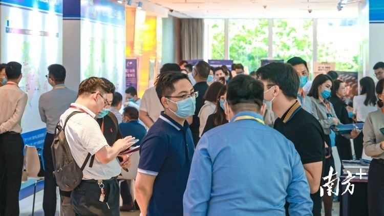 南方+ 王昌辉 拍摄