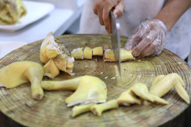 杏花鸡又被誉为“状元鸡”。