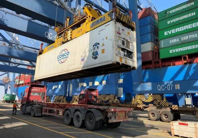 中远海运集装箱。