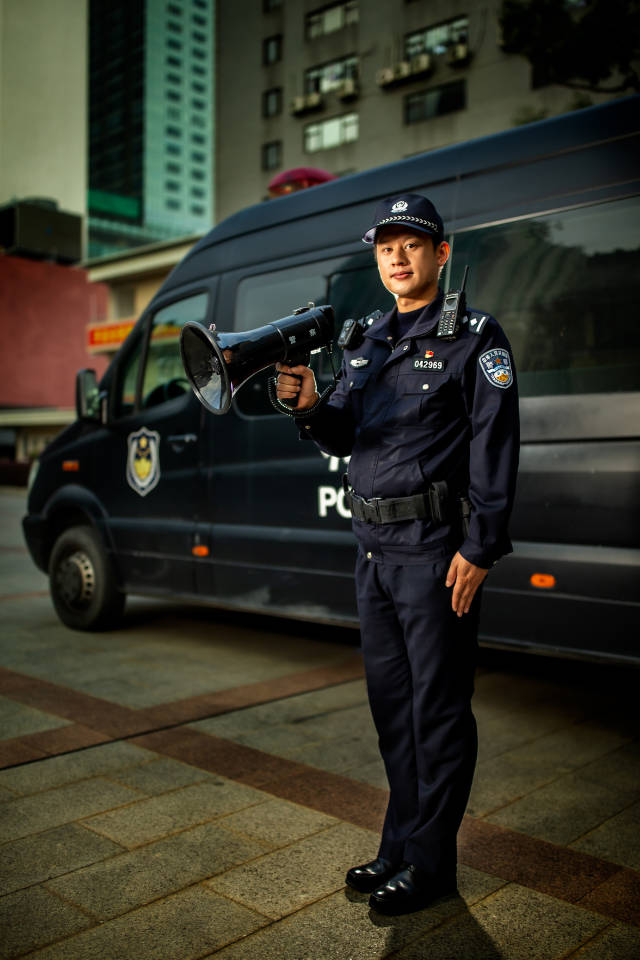 守护高考考场8年警察叔叔辛苦了感谢您一句最暖他的心