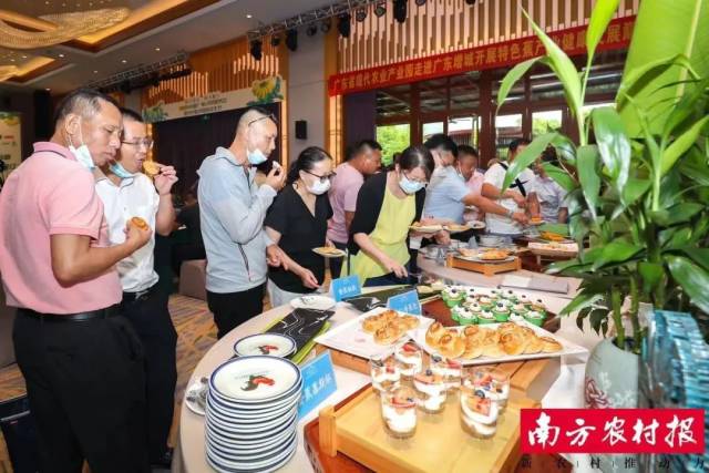 现场特色蕉美食品鉴