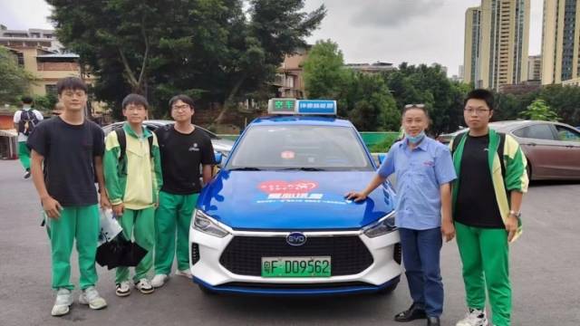 韶关“的哥”爱心送考11年：毕生的经验技术都用在那次送考上