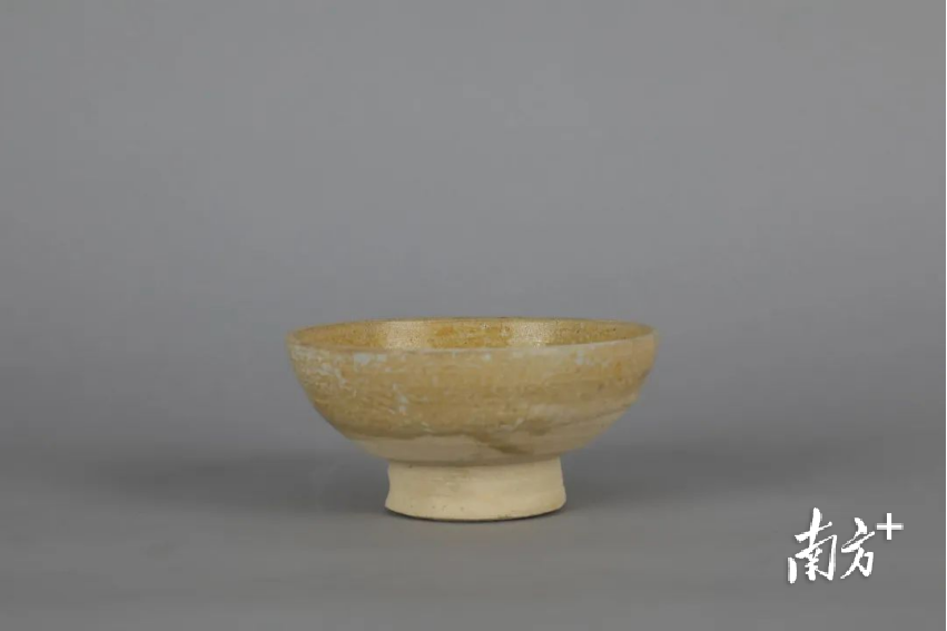 宋 青黄釉碗（王双捐赠）