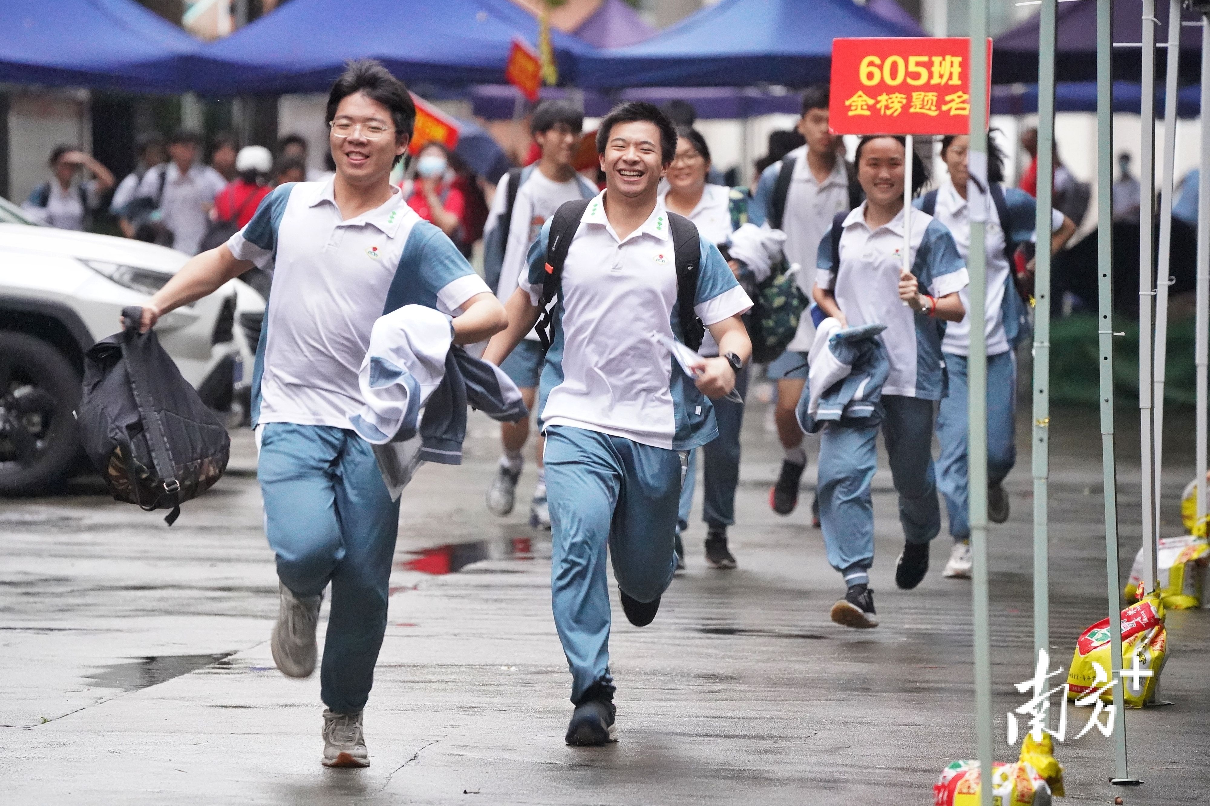 荣山中学校长图片