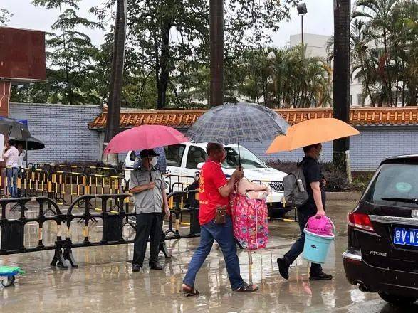 文明实践 22年高考落幕 志愿红 的全心守护 依然让我们感动 南方plus 南方