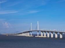 今天，人民日报头版3篇报道同时关注广东