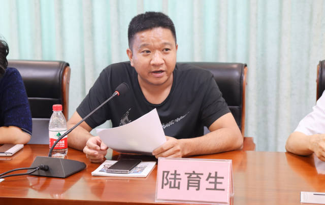 广东省农科院果树所副研究员陆育生。 广东省农科院果树所副研究员陆育生。