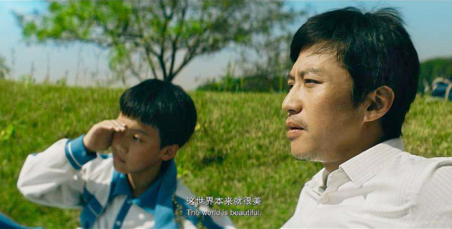 电影《银河补习班》，邓超饰演的父亲，帮助孩子找到自己的人生之路，最终成长为一名宇航员。