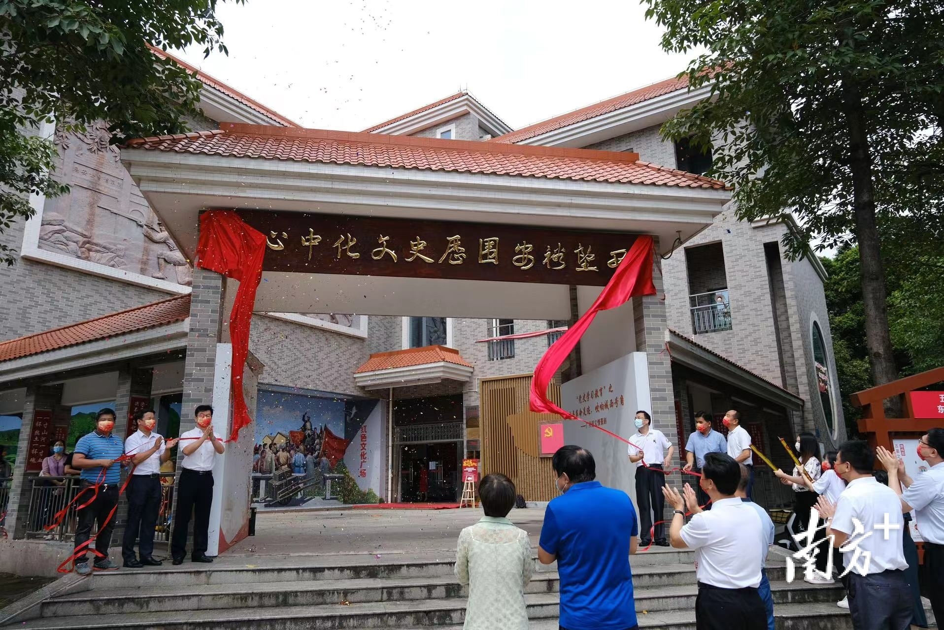 南方+ 吴伟洪 拍摄