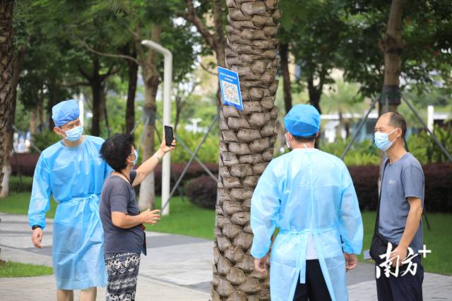 多图直击｜珠海核酸采样现场，市民积极配合
