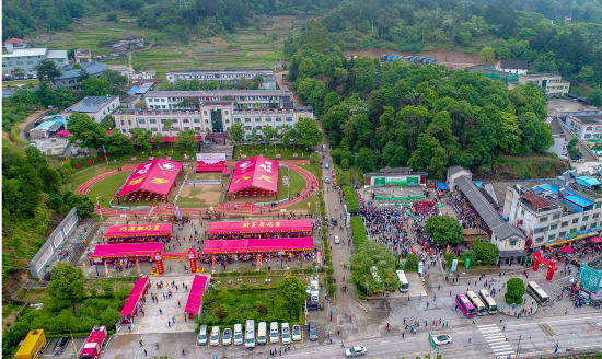 八尺镇举办南粤古驿道定向大赛活动现场