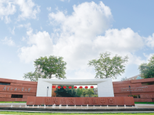 广东外语外贸大学本科计划招5300人，在粤招生占比近八成