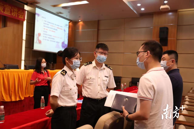 海关召开政策宣讲会为中小企业答疑。